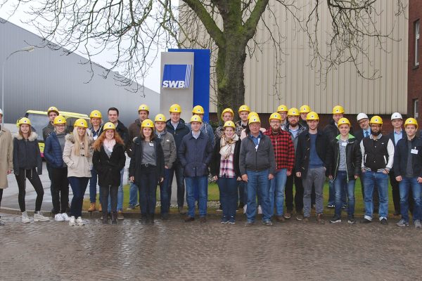 Gruppenfoto zum BDSV-Seminar bei der Stahlwerke Bochum GmbH, Verschleißschutz für das Schrottrecycling
